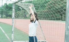 美女脱了个精光露出奶囗和尿囗